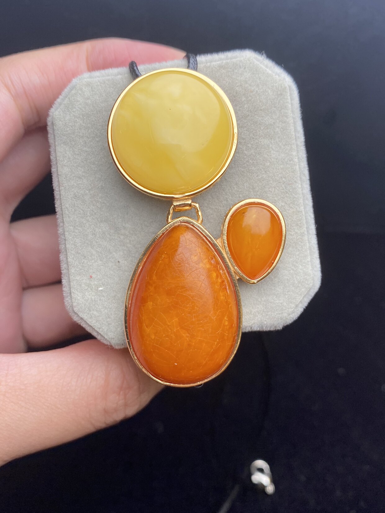 波罗的海欧洲回流回流欧款波兰琥珀古董蜜蜡女款吊坠高档轻奢礼物