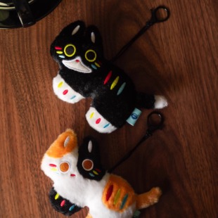 好运小猫-三花猫奶牛猫守护神包挂毛绒挂件包挂件礼物原创设计