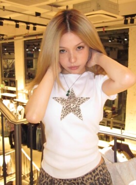 美式豹纹星星印花t恤女夏季短袖正肩设计感小众修身显瘦辣妹上衣