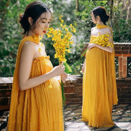 孕妇拍照服装复古度假风黄色抹胸褶皱连衣裙多巴胺风宽松仙女长裙