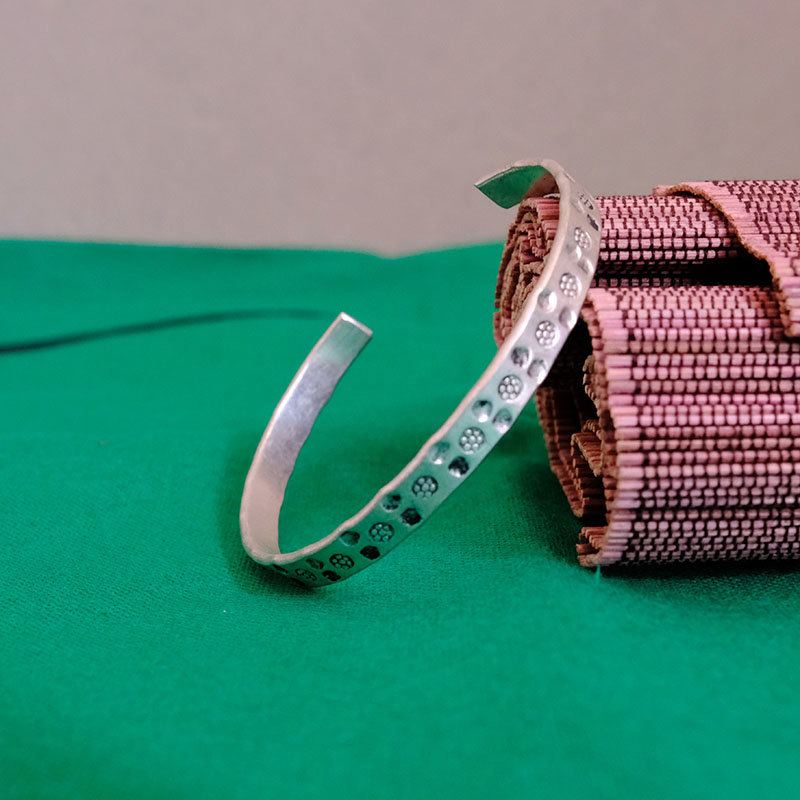 苗银手镯女古法民族风开口实心手环时尚复古高级感年轻手饰配饰