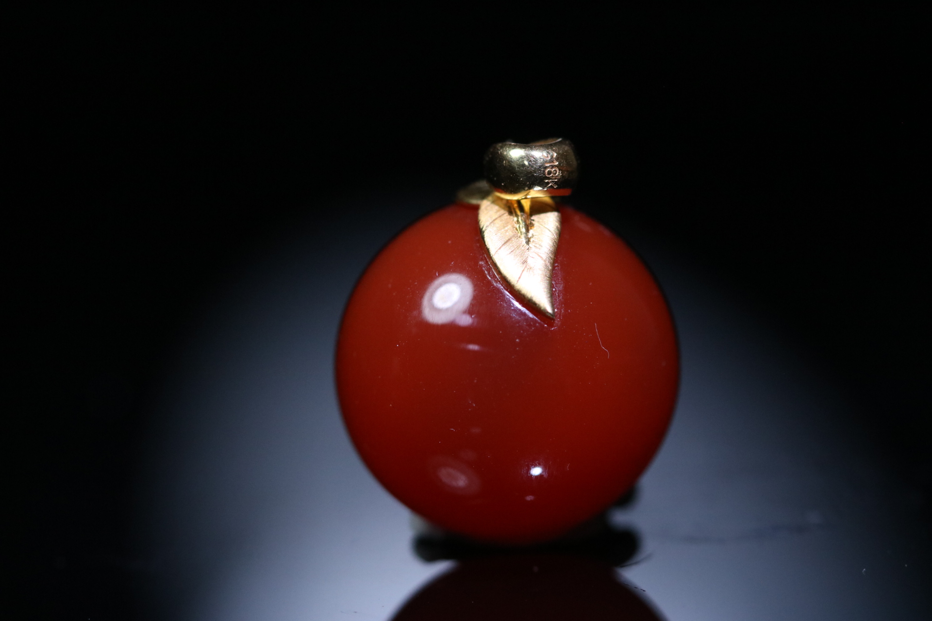 满肉满色锦红18k黄金吊坠完美无瑕疵尺寸10.8毫米