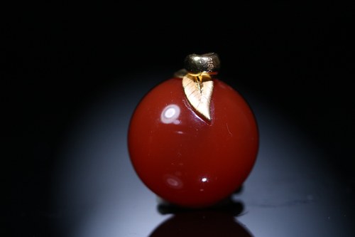 满肉满色锦红18k黄金吊坠完美无瑕疵尺寸10.8毫米