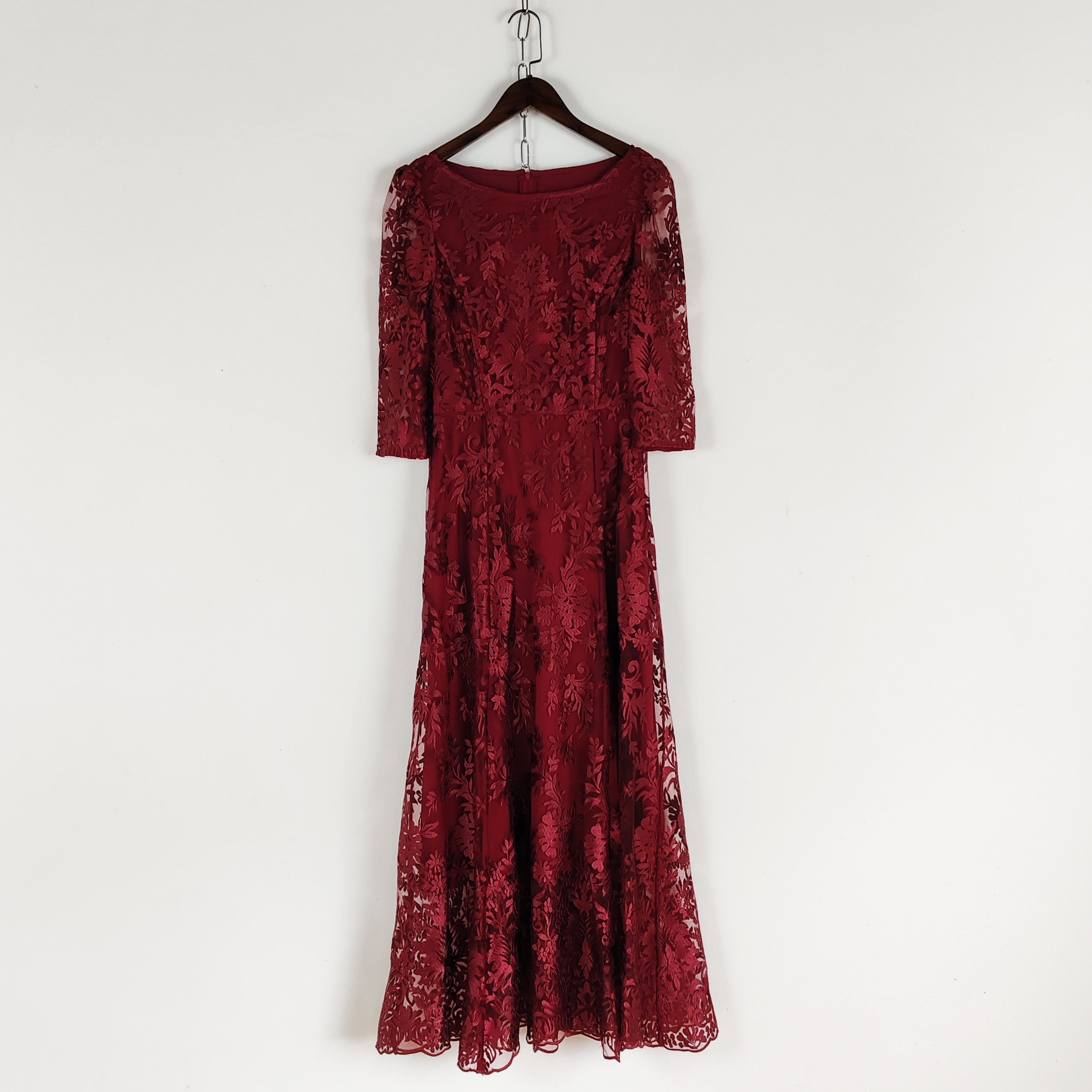 2025夏圆领水溶镂空绣花连衣裙