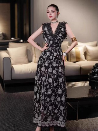 Evening dress, nail sequins sleevless, french style, V-neckline, fitted