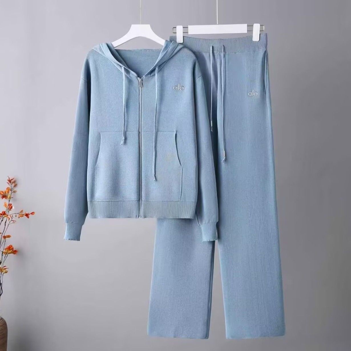 时尚休闲运动服针织套装