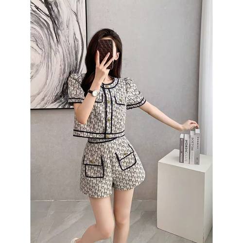 法式小香风时尚休闲套装女夏季2025新款高级感短袖短裤针织两件套