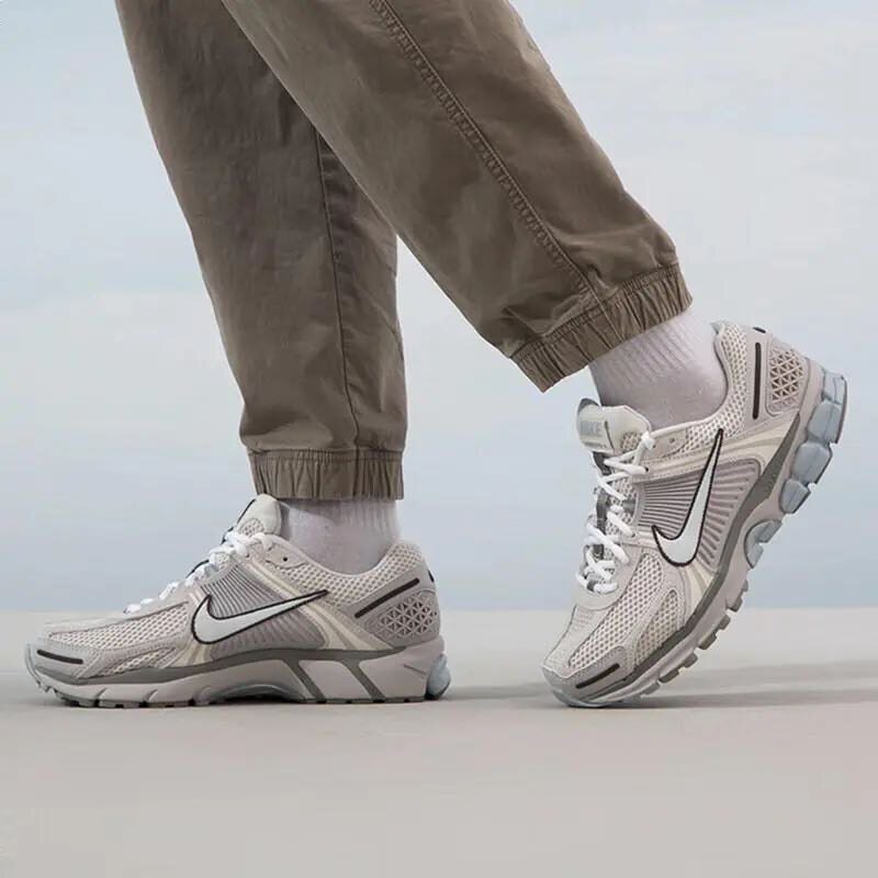 耐克Nike Zoom Vomero 5 跑鞋 舒适缓震网面透气百搭复古FZ3653