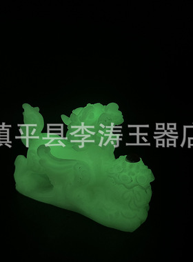 批发夜光麒麟貔貅摆件 树脂元宝神兽貔貅家居办公摆件工艺品