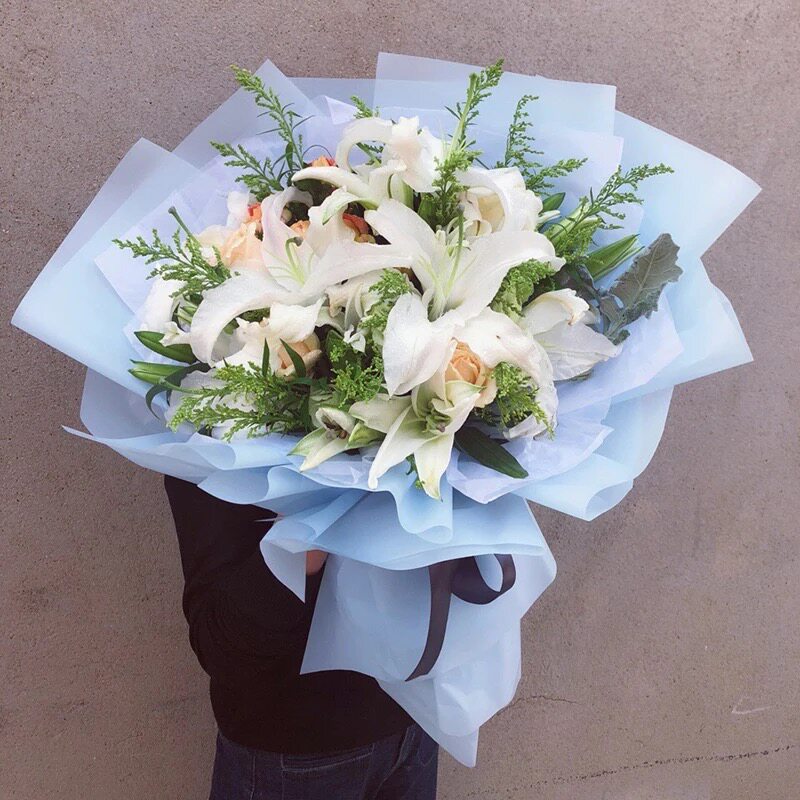 香水上海生日送长辈老师百合花束
