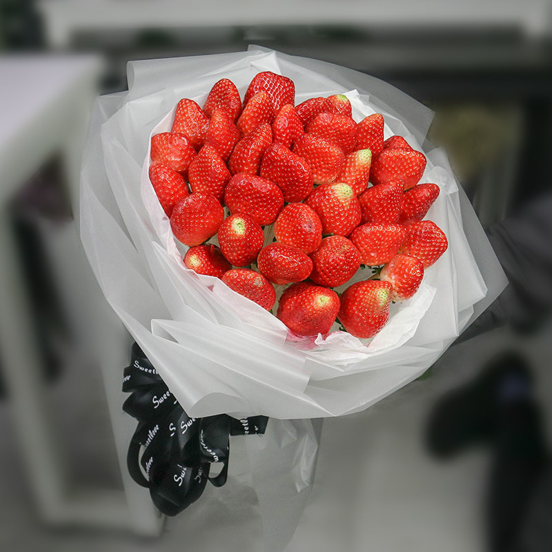 武汉网红33草莓花束鲜花速递同城生日表白祝福长沙合肥成都送花店