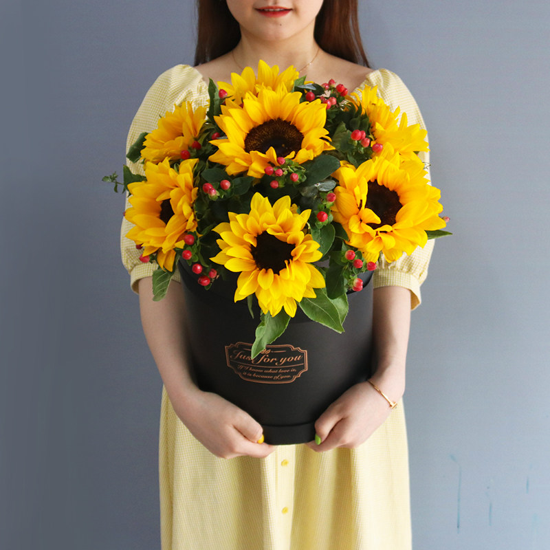 向日葵混搭抱抱桶花束鲜花速递广州佛山深圳东莞同城生日毕业送花