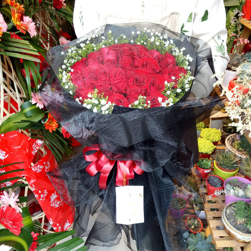 33朵红玫瑰黑纱花束生日长春合肥鲜花店速递同城蚌埠芜湖泉州送花