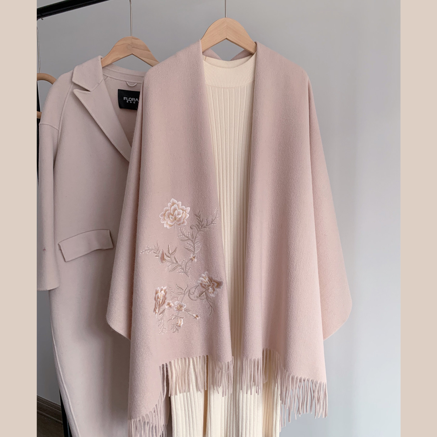 纯羊毛刺绣围巾优雅花藤披肩冬季生日礼物新年礼物送妈妈婆婆礼盒,服饰配件/皮带/帽子/围巾,围巾/丝巾/披肩,淘宝优惠券,粉丝福利购,淘宝优惠卷