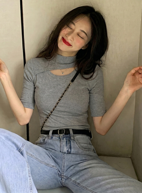 灰色镂空半高领中袖t恤女夏2026新款修身显瘦设计感气质半袖上衣