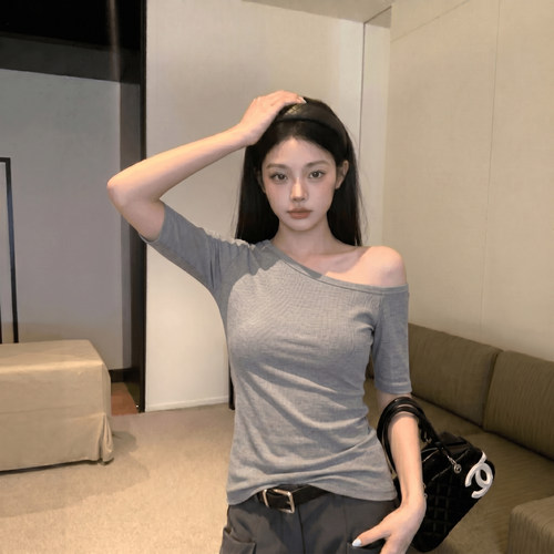针织灰色斜肩中袖上衣女修身显瘦