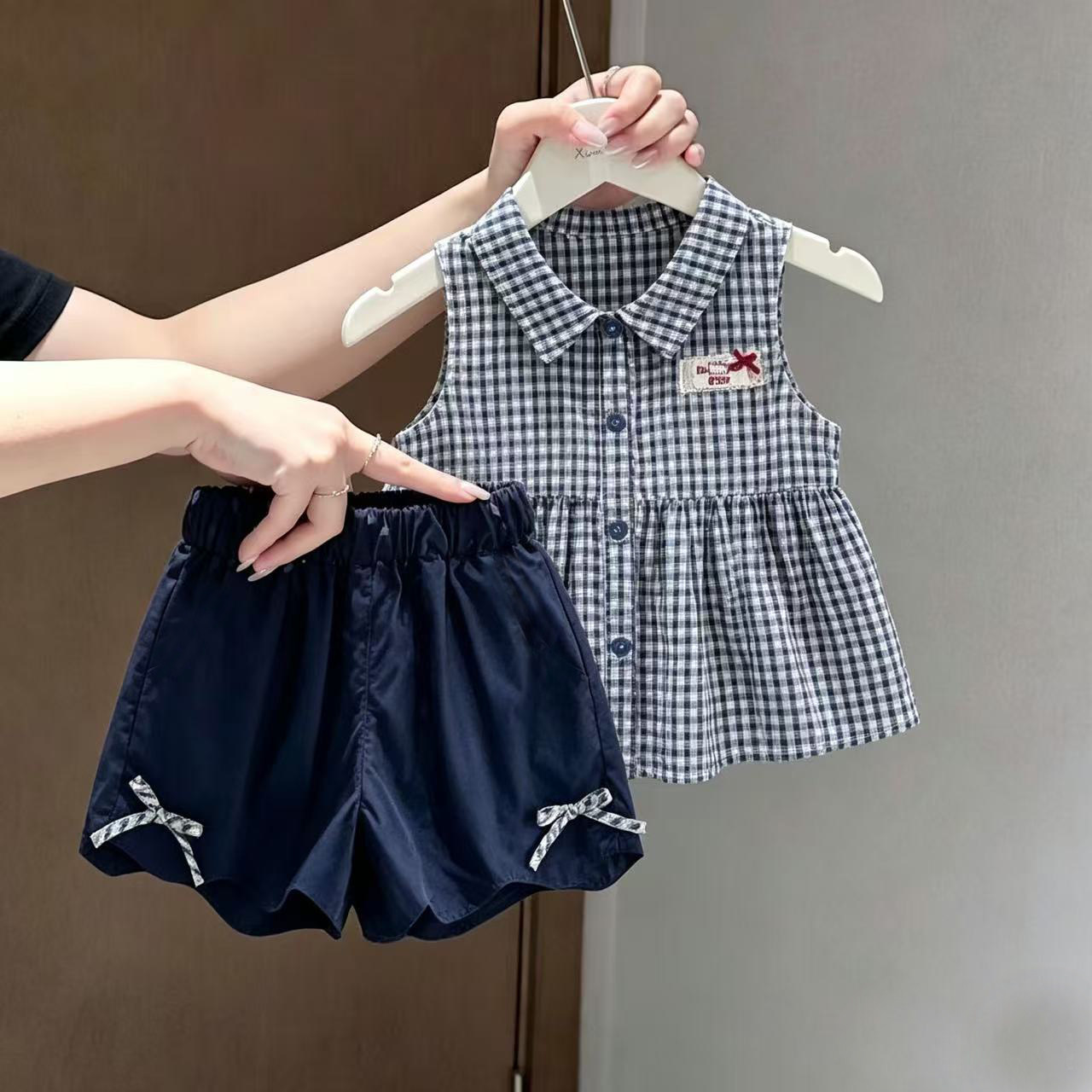 套装夏季新款洋气女童2026格子宝宝无袖短裤夏装两件套女童套装夏