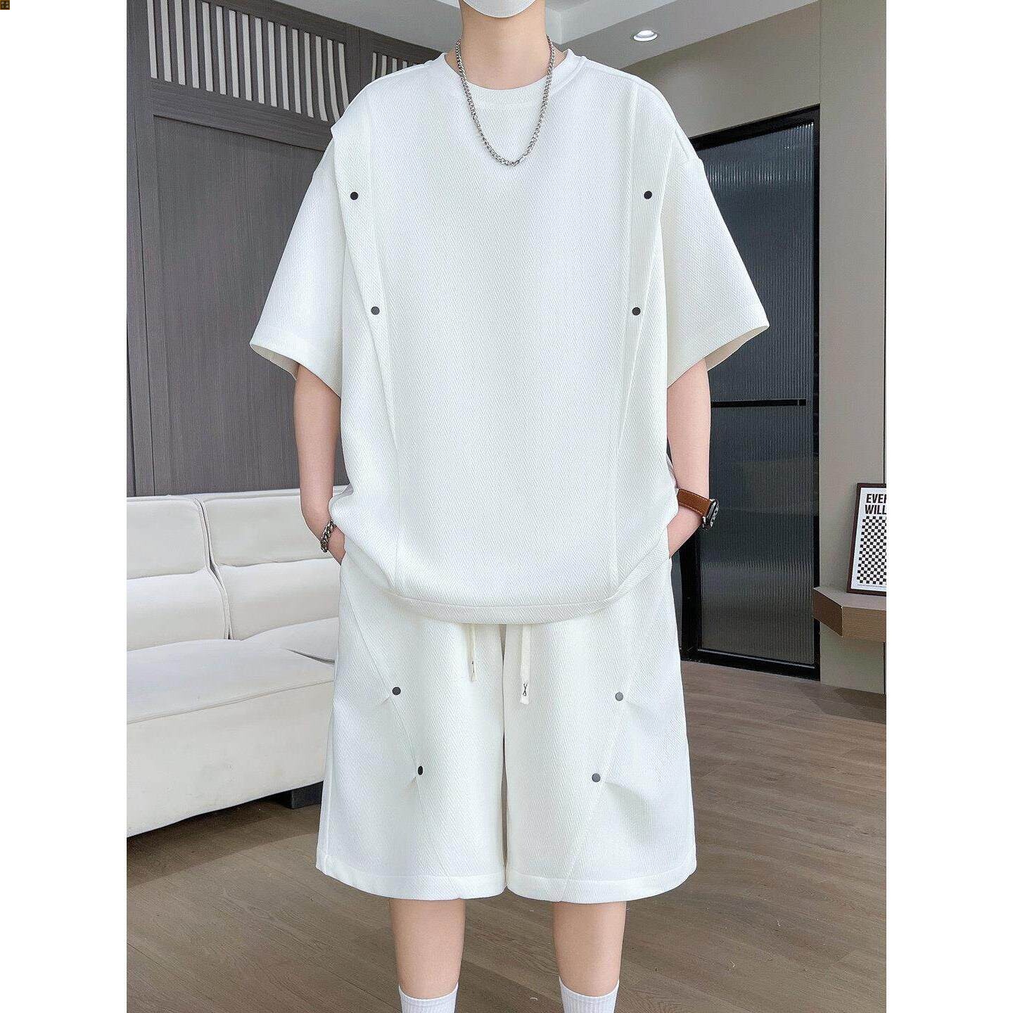 搭一套潮流穿宽松T恤夏季