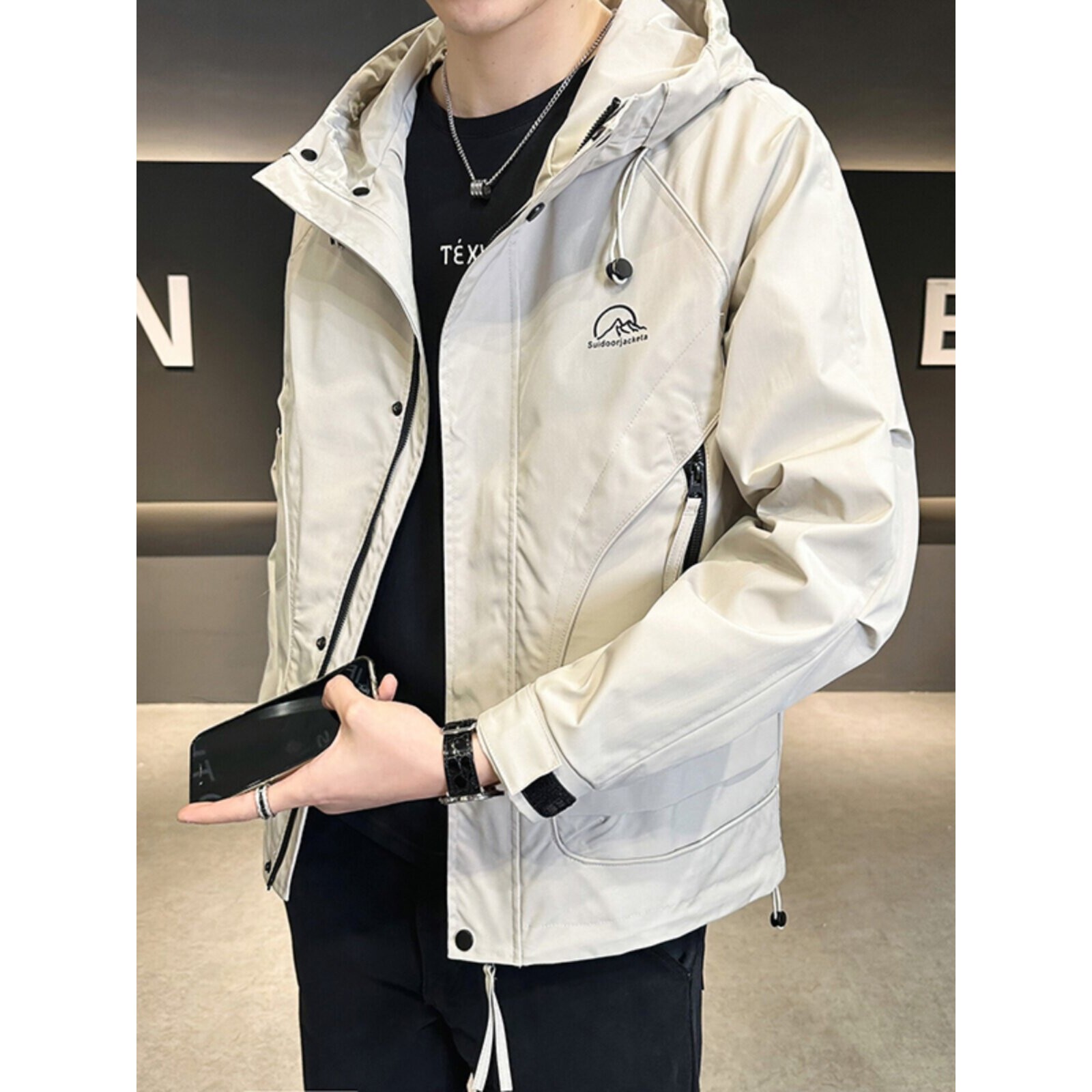 男士冲锋衣款外套春秋季2026新款爆款高端连帽薄款浅色工装男夹克