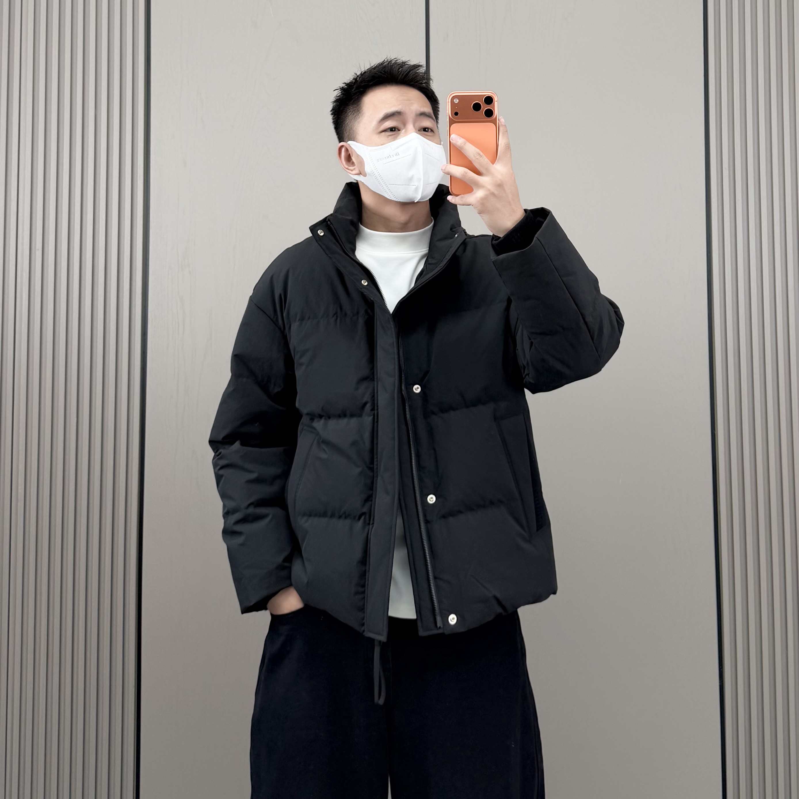 高级感简约立领加厚保暖羽绒服男