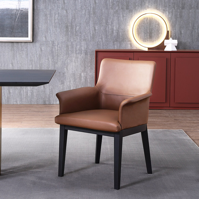 意式头层牛皮餐椅酒店全真皮褐色洽谈椅北欧极简餐厅带扶手吃饭椅