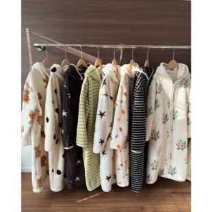 2025厚实条纹珊瑚绒睡衣女加厚保暖家居服睡袍连帽长袖小熊长款