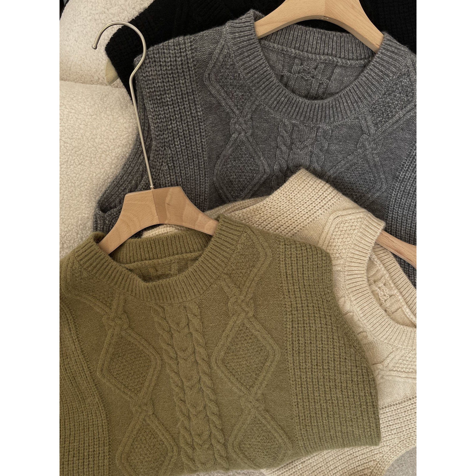 冬季初春经典复古菱格麻花马甲女 软糯百搭宽松圆领无袖马夹针织