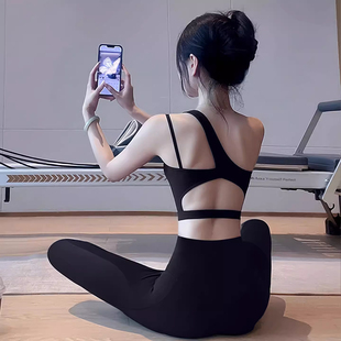 有特色的瑜伽服2026夏季普拉提套装单肩女小个子运动上衣健身背心