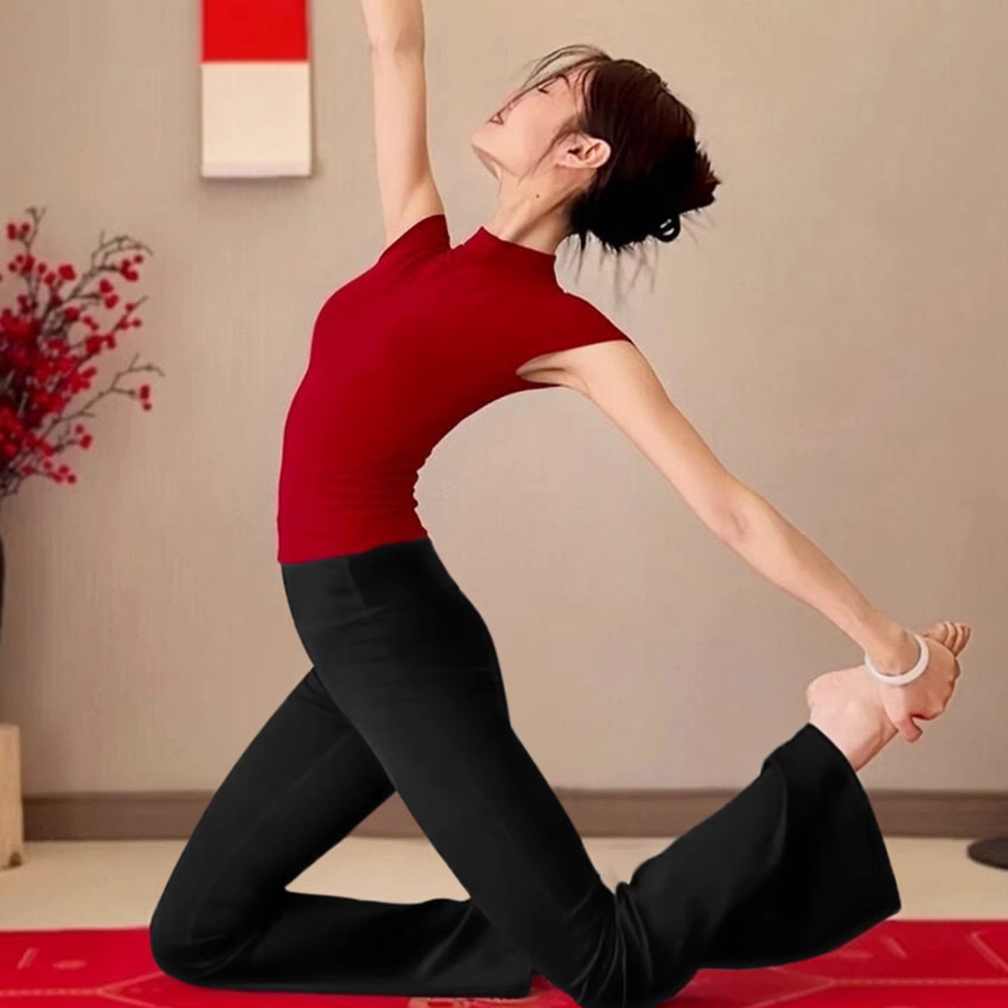 超好看的瑜伽服女新款红色微喇健健身衣