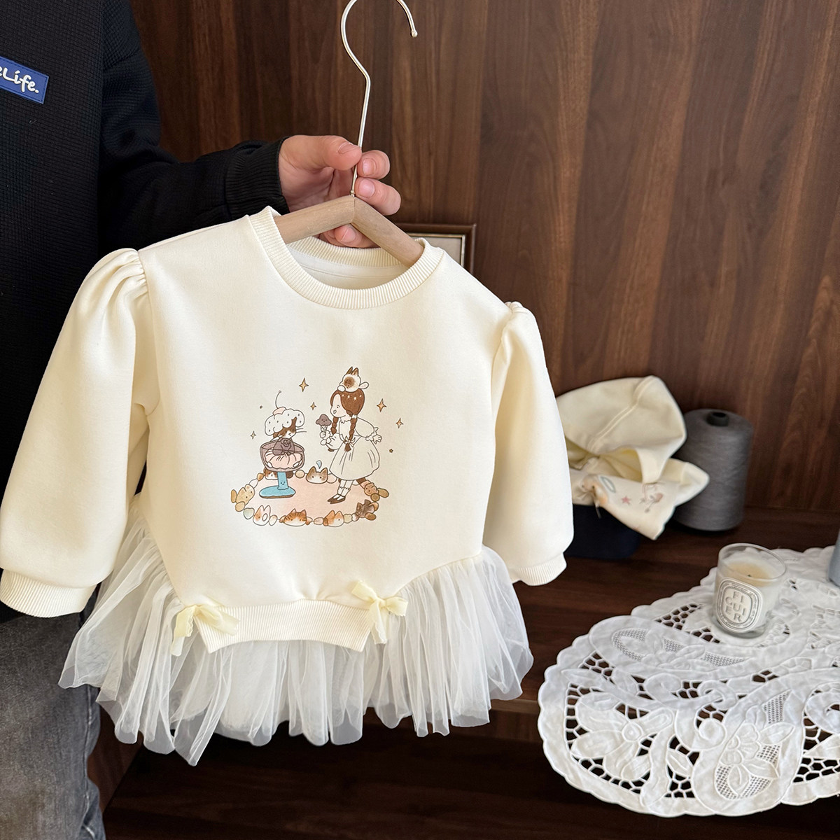 女宝宝洋气网纱裙摆上衣女婴儿春秋款韩版女童可爱甜美公主风卫衣