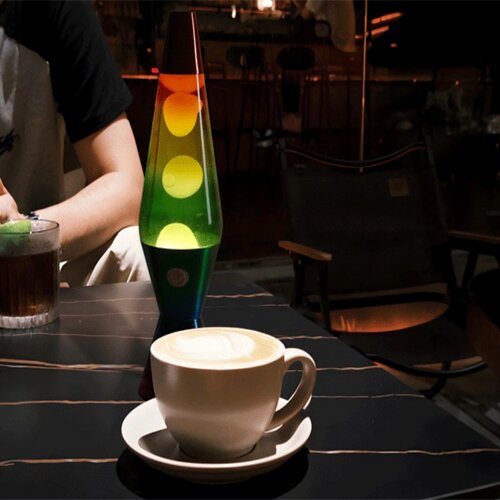 【新品上市】彩虹色熔岩灯