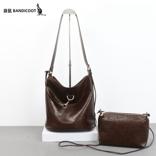 袋鼠女包2025新款美拉德风包包松驰感轻奢牛皮真皮包包腋下包斜挎