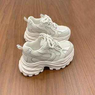 超厚底增高老爹鞋女款春秋季2026新款显脚小松糕黑色休闲运动旅游