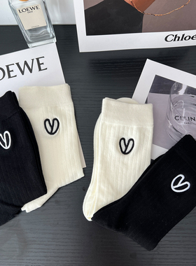 日系简约黑色袜子女纯棉中筒袜网红超火爱心甜美白色长袜ins韩版