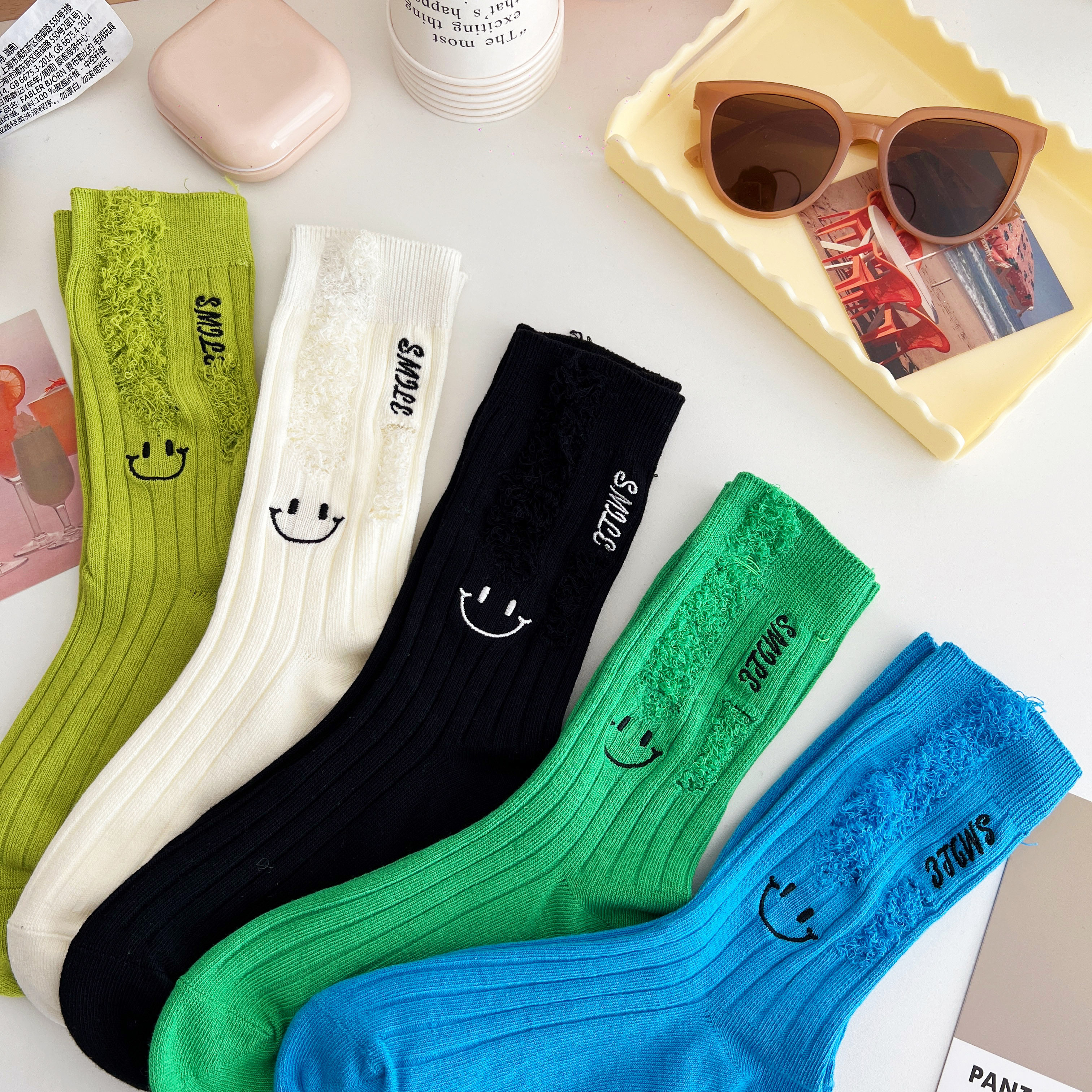 网红款超火破洞乞丐袜ins潮袜子女纯棉中筒袜可爱卡通笑脸堆堆袜