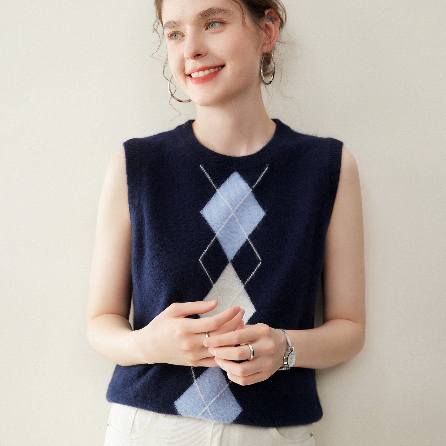 30%~含量季新款纯山羊绒衫女圆领菱形格无袖针织背心马甲毛衣坎肩,女装/女士精品,背心吊带,淘宝优惠券,粉丝福利购,淘宝优惠卷