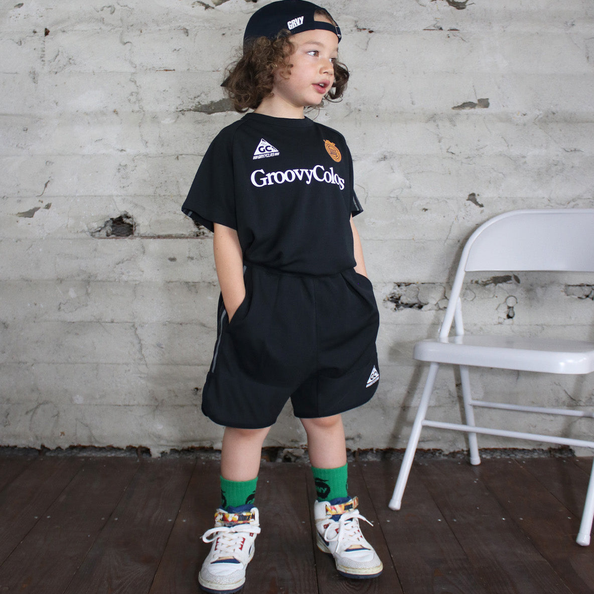 日本代购 童装 GROOVY COLORS 轻薄速干足球风logo宽松运动短裤