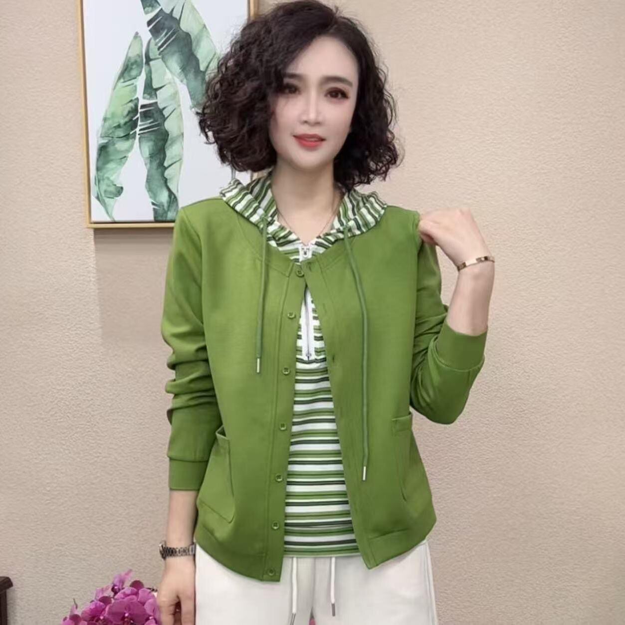春季新款假两件连帽开衫女中老年洋气显瘦妈妈装减龄外套