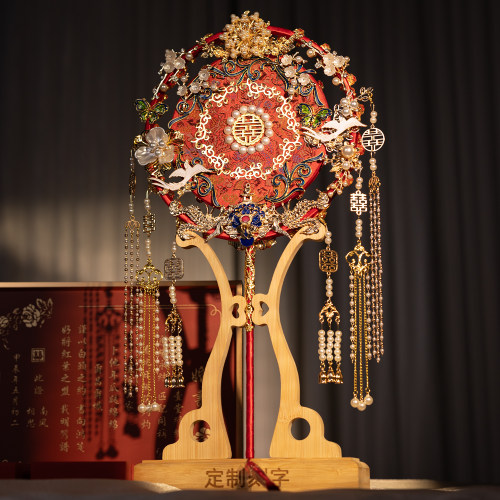 南风相思中式婚礼团扇秀禾服搭配