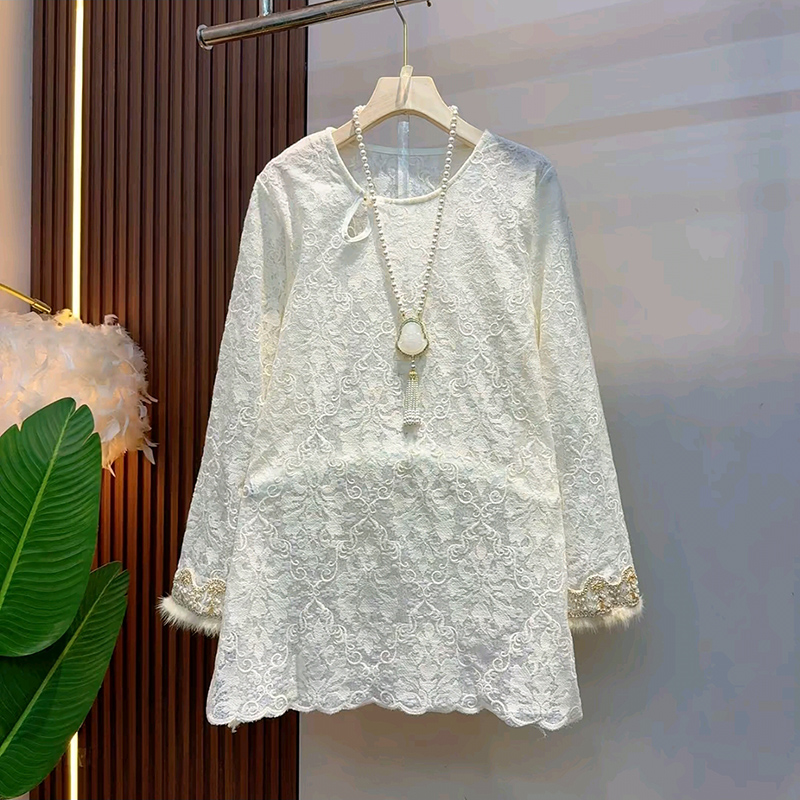 圆领拼接大码女装绣花小衫