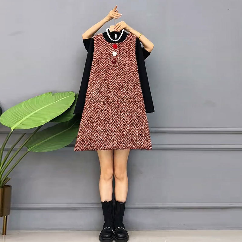 纯色打底衫花朵马甲裙两件套