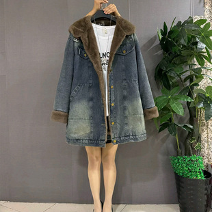 新款 胖妹妹时尚 加厚加绒连帽牛仔风衣外套新款 女装 外衣潮 大码 冬季