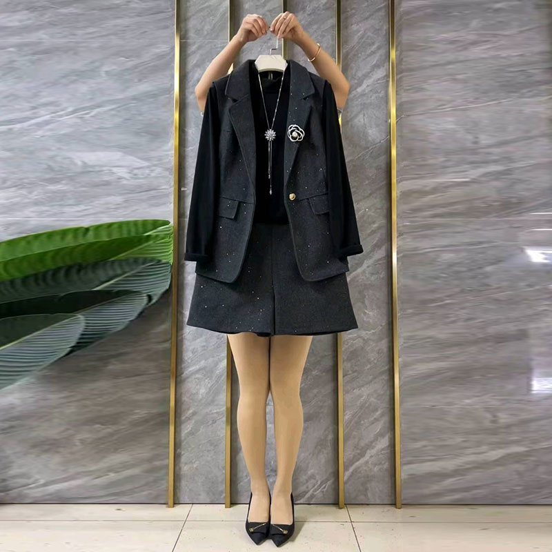 简约打底衫马甲短裤显瘦三件套