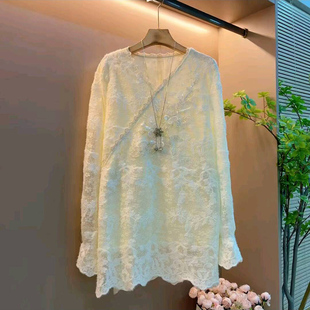 女装 新款 大码 高级洋气轻奢蕾丝V领女人衫 胖mm遮肉显瘦上衣 新中式