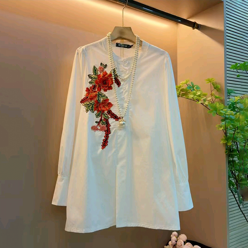 时尚百搭刺绣复古绣花设计上衣