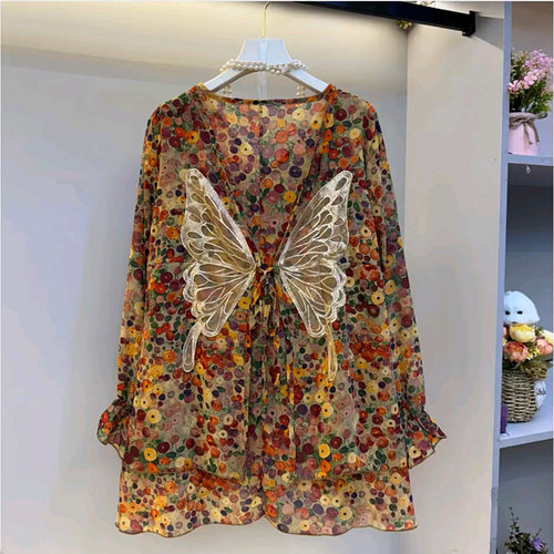 后背蝴蝶V领长袖女人衫