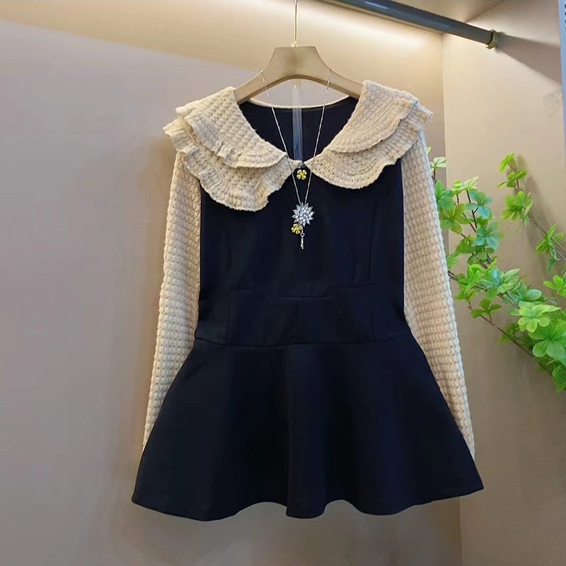 甜美娃娃领拼接收腰减龄显瘦上衣