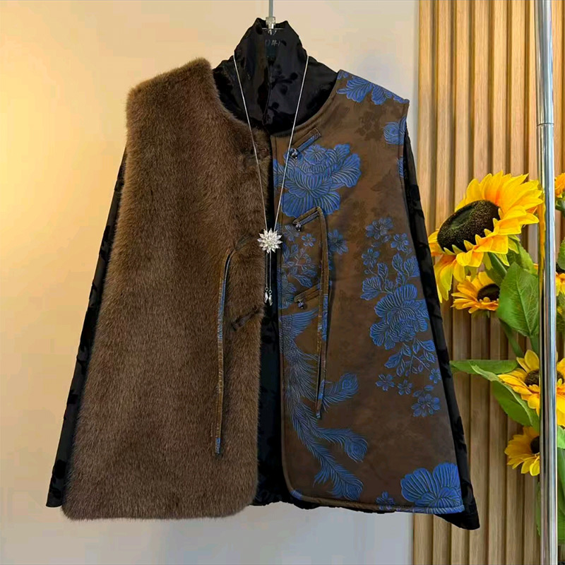 印花盘扣拼毛马甲打底衫