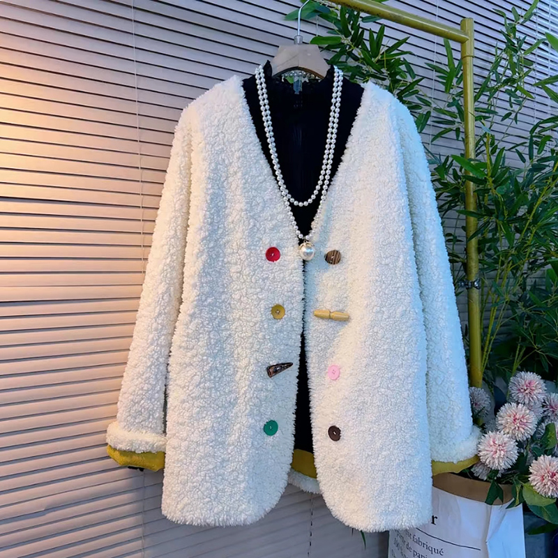 冬季大码女装彩扣大衣褶皱打底衫