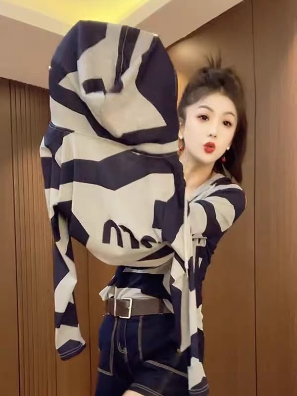 薄款字母拼色连帽长袖T恤女2025早秋新款宽松弹力欧货显瘦上衣潮